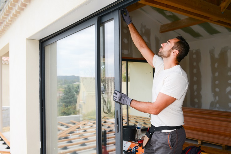 Handsome,young,man,installing,bay,window,in,a,new,house